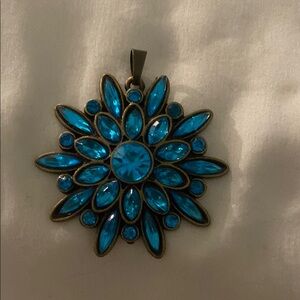 Elegant Blue Floral Pendant Necklace